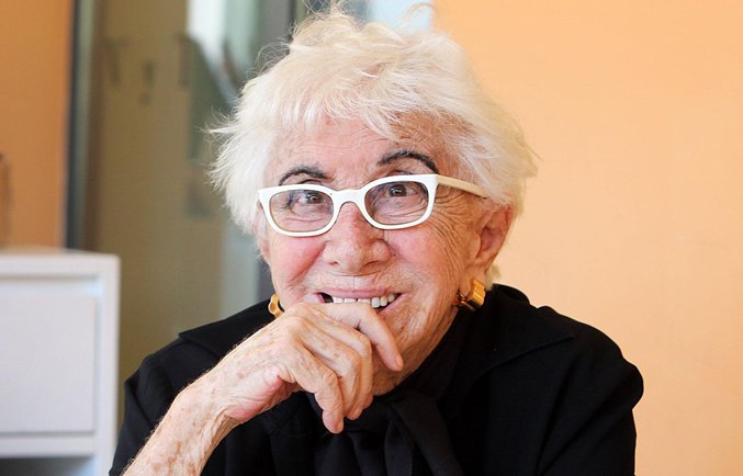 tg2rai's tweet image. Domani compie 90 anni Lina #Wertmuller, la “signora con gli occhiali bianchi”. Carismatica e innovatrice, ha collezionato grandi successi nel lavoro e vive serenamente questo momento accanto agli affetti più cari.
Tra poco nel #Tg2 delle 20.30