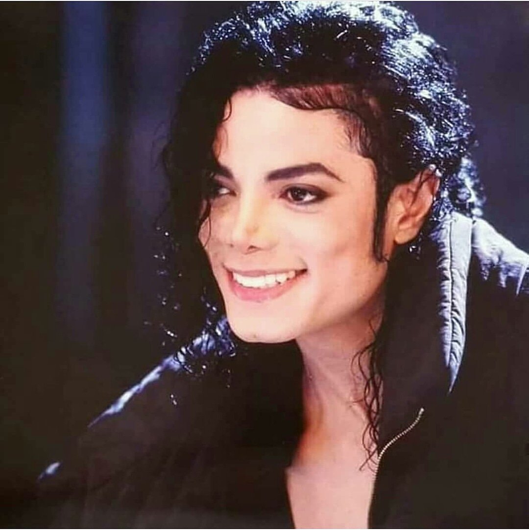 Luvya_Michael's tweet photo. God, I love him so much 😍😍😭😭❤❤  blessing u with his smile. The most beautiful smile. @michaeljackson #mjfam #MichaelJackson #mj @Michael81675028 @AparanaSajwan @michaelxscape58 @_ForMichael_ @MichaelTeAmamos @victorianoffner @michaeljacksvn @KeyaMorgan @kimberlyvelasc7 https://t.co/xp9P7PcCh8