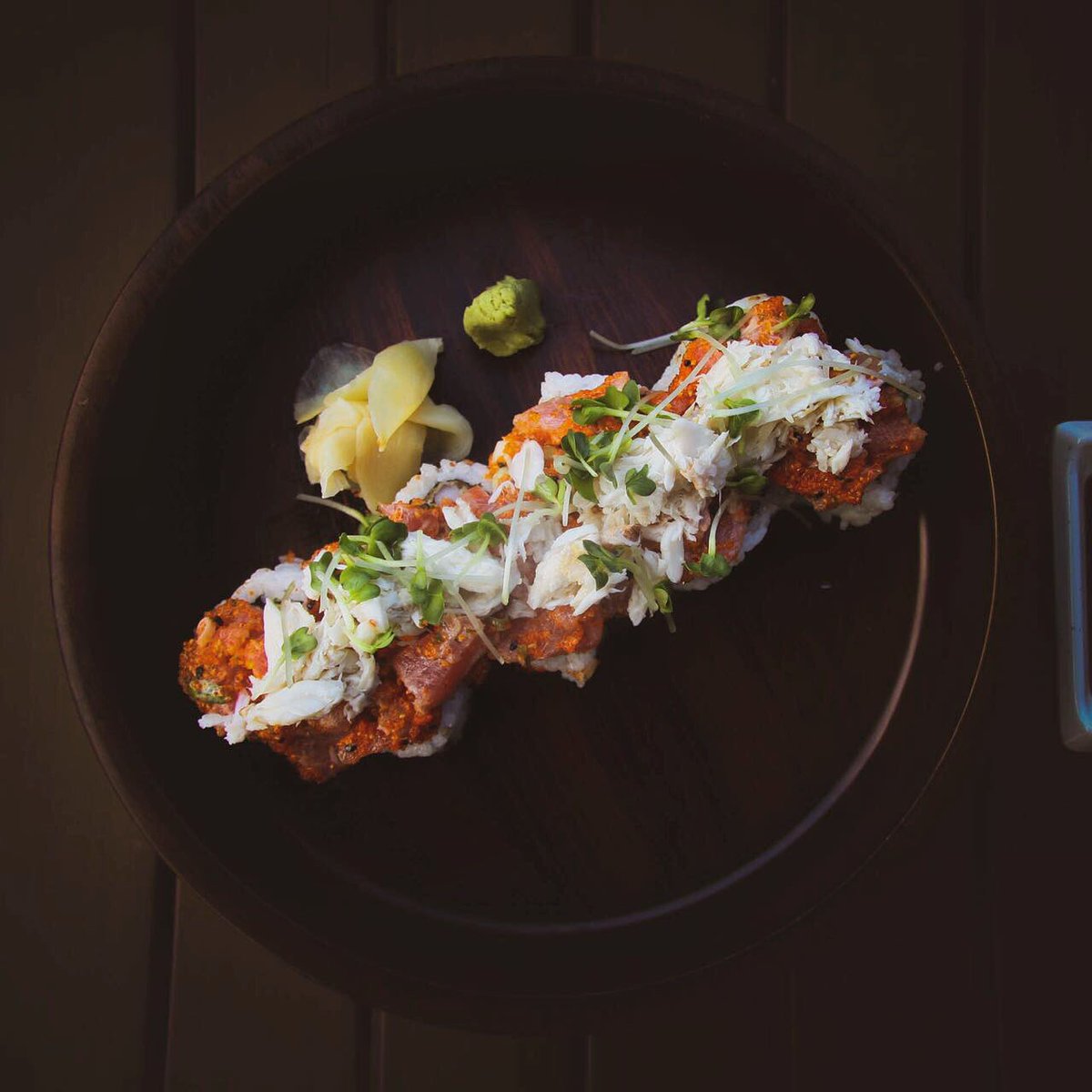 nooshidc's tweet photo. Monday blues? No worries! We’ve got you covered with our Crazy Tiger Roll—Shrimp tempura and avocado roll, topped with spicy tuna and fresh jumbo lump crab meat. #Nooshi #NooshiDC #Sushi #MotivationMonday https://t.co/1ed9JaMVBj