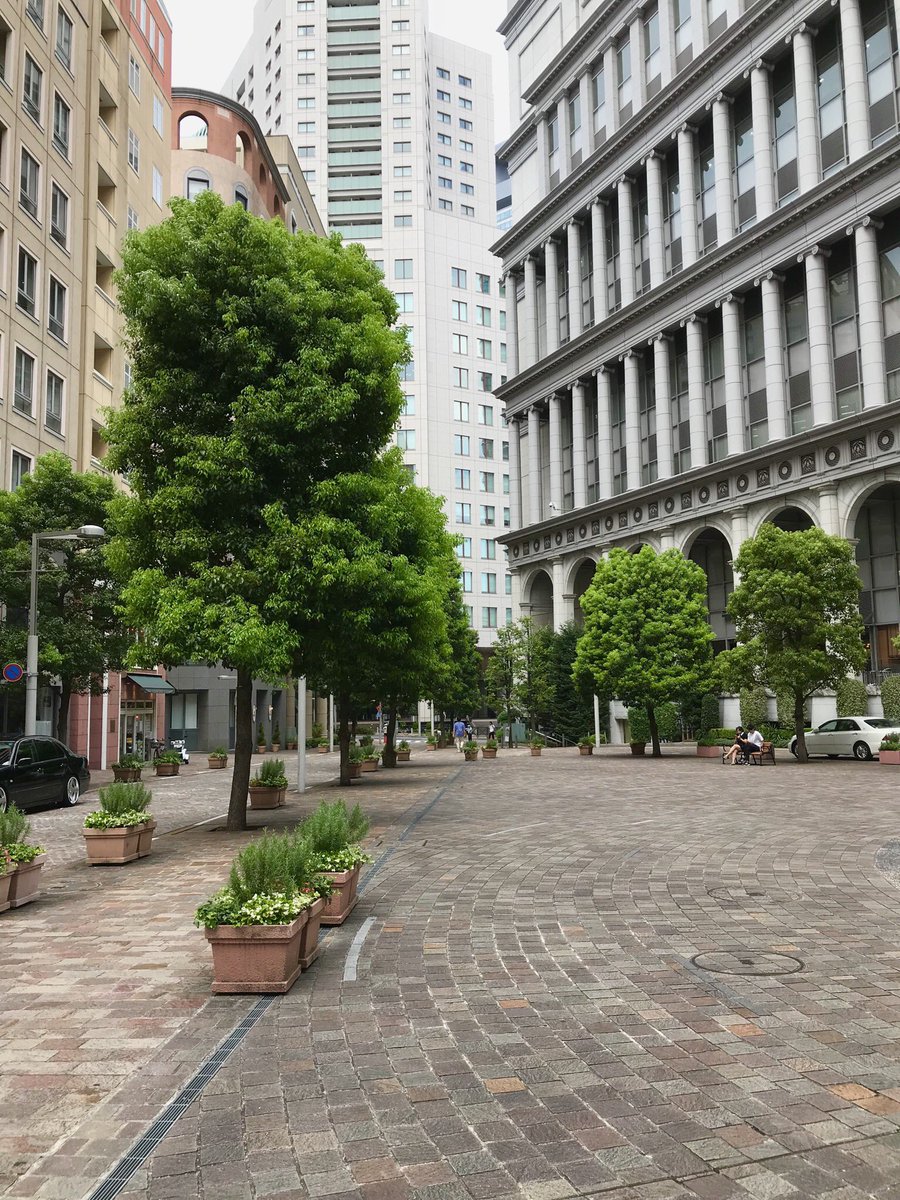 イッコ Twitter પર 汐留 イタリア街 急に石畳みの道になっていてイタリアの街並みにいるようです カレーのcoco壱もお洒落なイタリア仕様になっています 花より男子 のロケ地だったようです