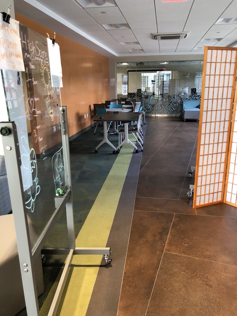 mass_digi's tweet photo. Hey, where’d everyone go? 😢😢😢 #SIP18 https://t.co/bFfV2CwmzQ