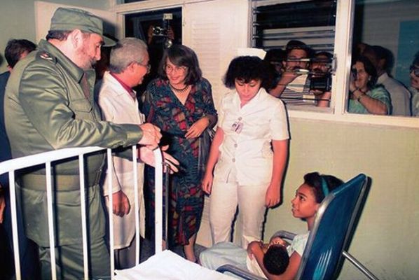 inn_cuba's tweet photo. Innumerables y colosales son los aportes a la salud pública cubana, cuyas experiencias históricas tuvieron un cambio sustancial con la presencia, pensamiento y proyecciones humanistas de Fidel
 #Fidel #SomosFidel #FidelSalubristaMayor #FidelVive https://t.co/HgUwxkSyWK