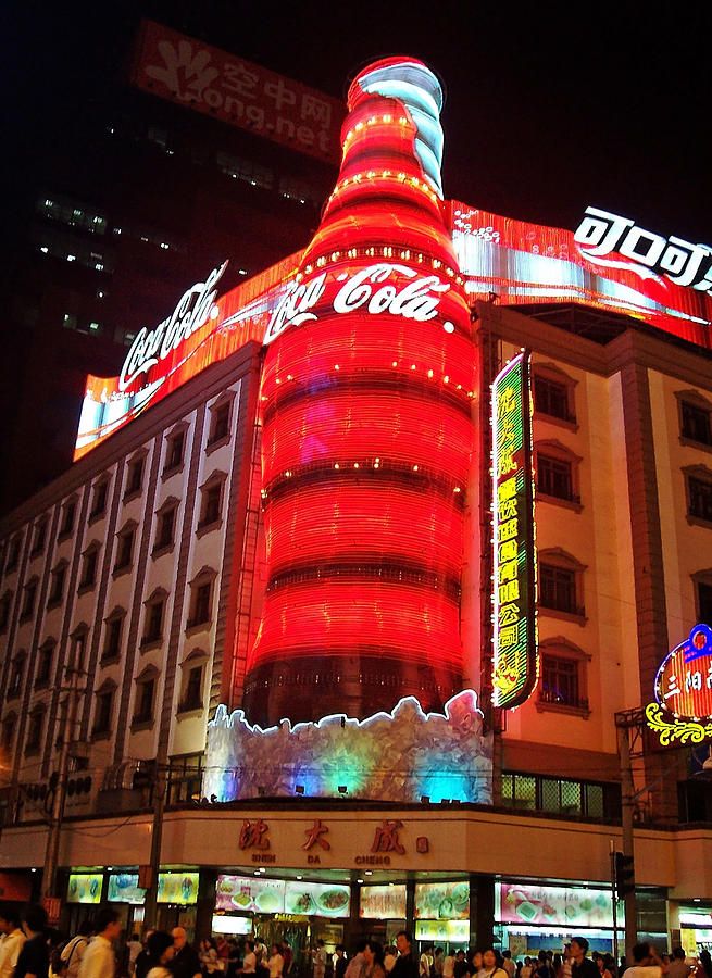 Shanghai China shopping district at night is a neon wonderland!
#artwork #coke #cokebottle #shanghai #china #neonlights #shoppingdistrict #artforsale #homedecor #citylights #travelChina #nightlife 
buff.ly/2w4rCdw