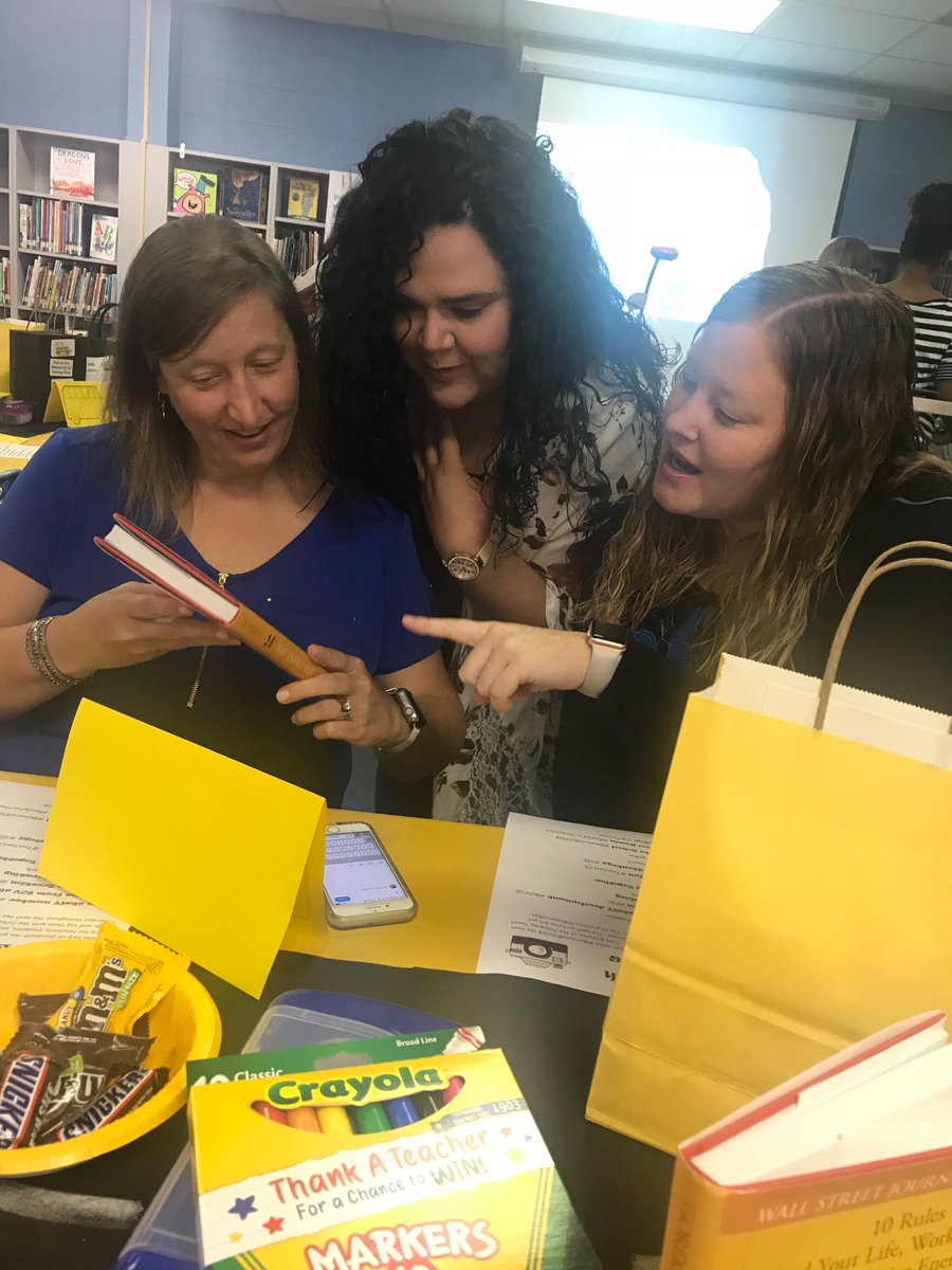 JuliaGlz2's tweet photo. #teamworkmakesthedreamwork 
#MemorialES2018
@MemorialElm https://t.co/03Gs4vVsdv