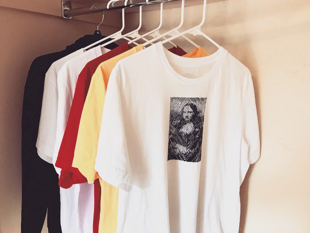 Lisa Graphic Tee
Available now!
Themonacollective.com