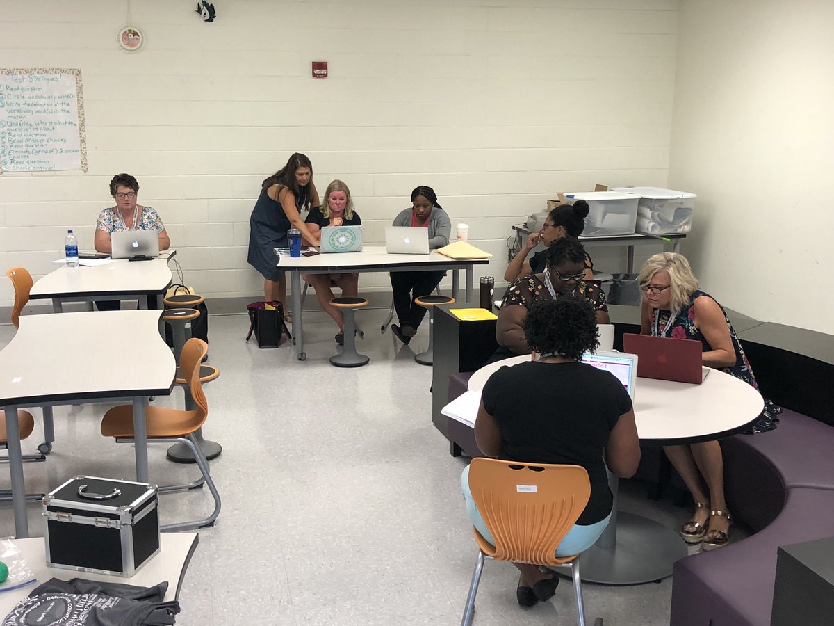 DCSD_SC's tweet photo. The DCSD Digital Transformation Conference is going strong today with about 700 attendees! We are working hard to provide teachers with a variety of knowledge and technology tools to positively impact the 21st century classroom! #DCSDTransforms https://t.co/A8J4gZZI5w