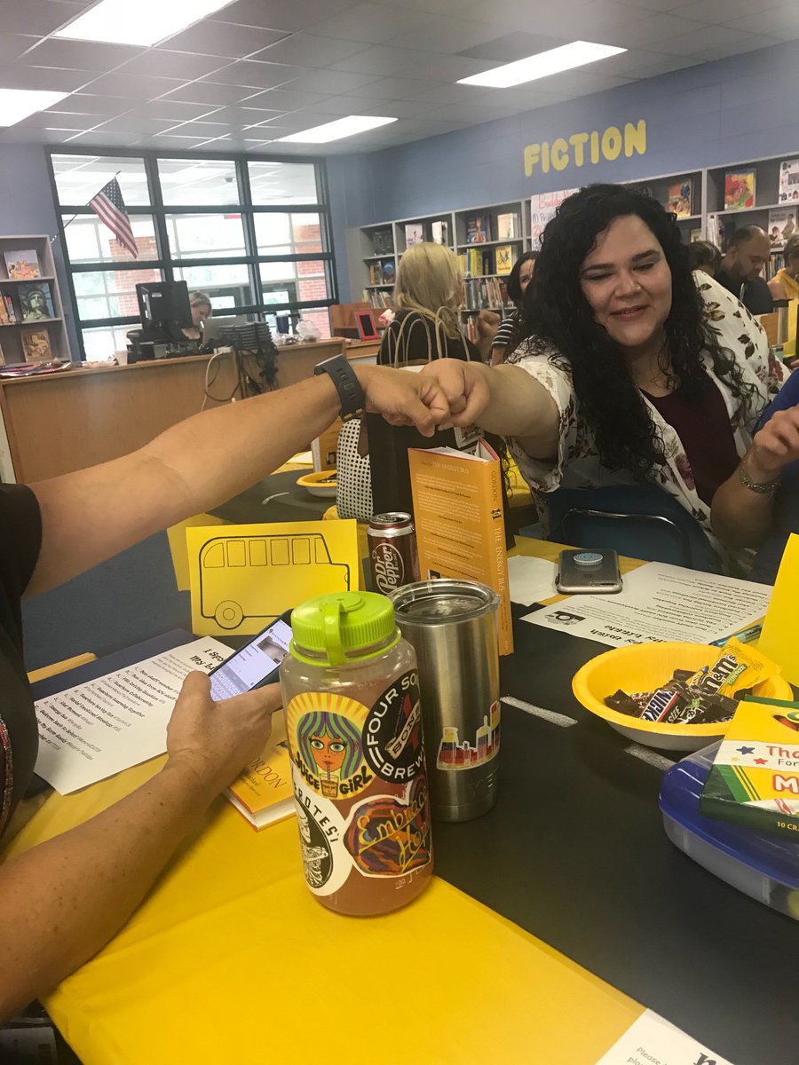 JuliaGlz2's tweet photo. #teachersneedteachers
#MemorialaES2018
@MemorialElm https://t.co/mmMA0At7Cm