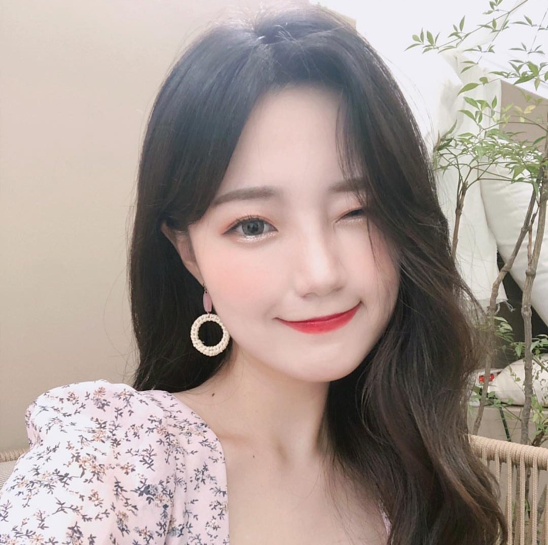 Twitter 上的 毎日 韓国情報 夏メイクはオルチャンを参考に チークはコーラル オレンジ系を使うと一気に オルチャンメイクに近づきますよ 韓国情報 韓国 韓国メイク オルチャン メイク 夏メイク チーク T Co H9y8vbkysl