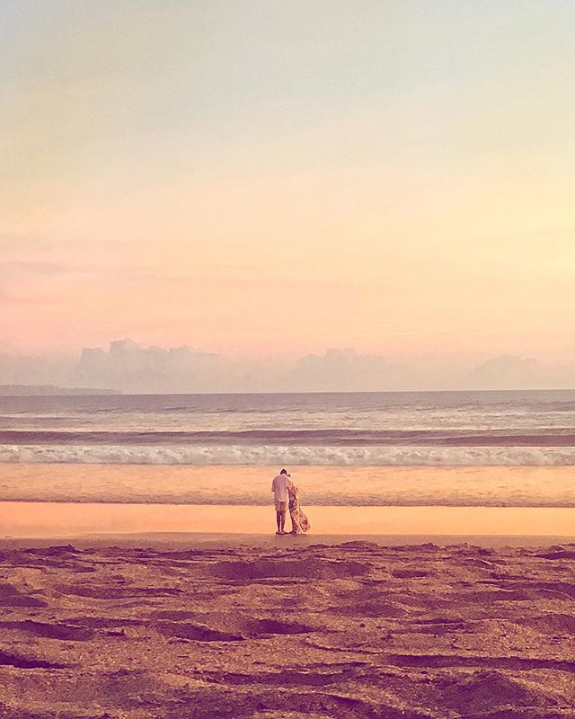 JennyJusuf's tweet photo. Hal-hal yang selalu menuntun saya pulang ke Bali: Langit yang lebih jernih, pantai yang lebih dekat, ritme yang lebih lambat, tawa yang lebih lepas, pakaian yang lebih santai, hidup yang lebih damai, bahagia yang tak menuntut banyak syarat. https://t.co/djK6QMcW7N https://t.co/k9oqwVg3WG