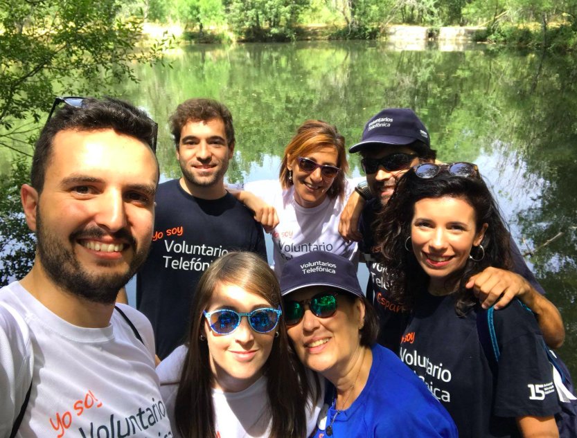 fundacionTef's tweet photo. 🏕 @VolunTelefonica en el campamento de habilidades STEAM de Rascafría(Madrid). #VacacionesSolidarias2018 https://t.co/7xCwl8M20p