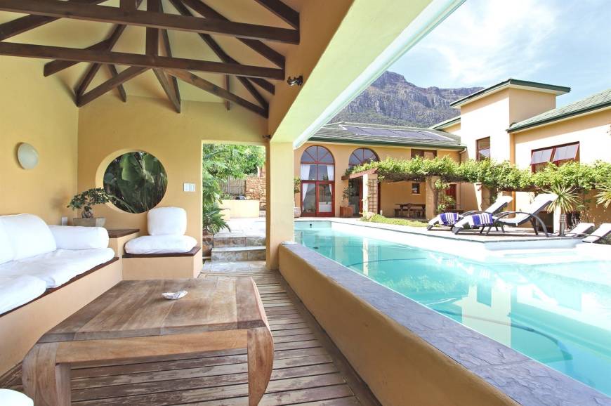 HamptonsWindsor's tweet photo. Wow. Just imagine living on the slopes of #TableMountain #CapeTown - Here's another beautiful #Hamptonsinternational property - contact us for further details #HamptonsInternationalpropertiesforsale
3-4 beds
#Gatedcomplex
#Swimmingpool
#StunnningViews https://t.co/YEMq1MuadC