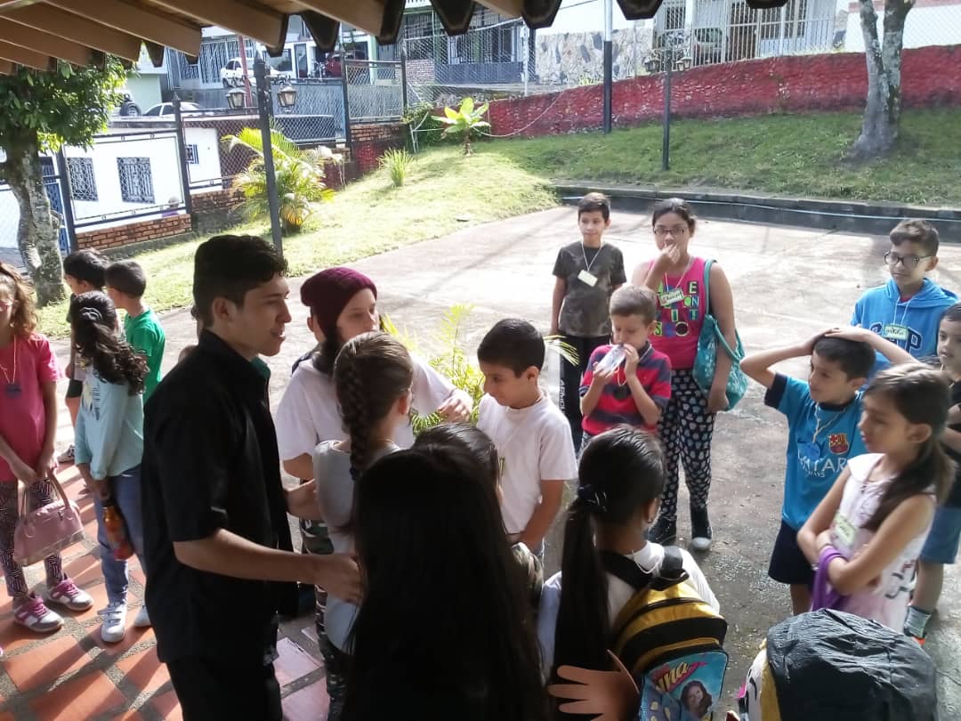Mariscal1912's tweet photo. palabras de agradecimiento a el equipo de recreadores Ubch y CLAP de Lote H Lote G y Rio Zuñiga de parte de la Directora Miriam Pernia @JauaMiranda @ZonaEducTachira @charlychaves @clapmariscal @ClapTachira @ClapOficial @FreddyBernal @dcabellor https://t.co/6OqOxbCk64