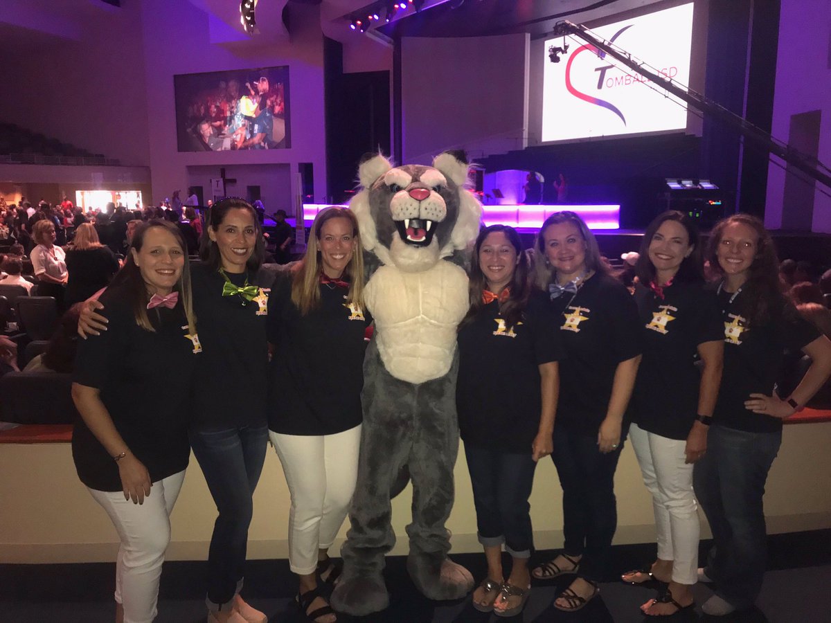 Mrs_AdlongMoore's tweet photo. Convocation for Tomball ISD!!!
#DestinationExcellence #TeamTomball https://t.co/gJIH1w1Wi9