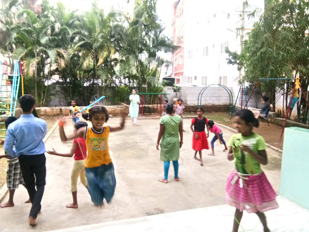 GenIB_Education's tweet photo. Our team went to the Asha Niliya orphanage in Bengaluru, India and had an amazing time playing and interacting with the kids! #generationIB #educationIB #CJCIBDP https://t.co/rOWr2TXS8C