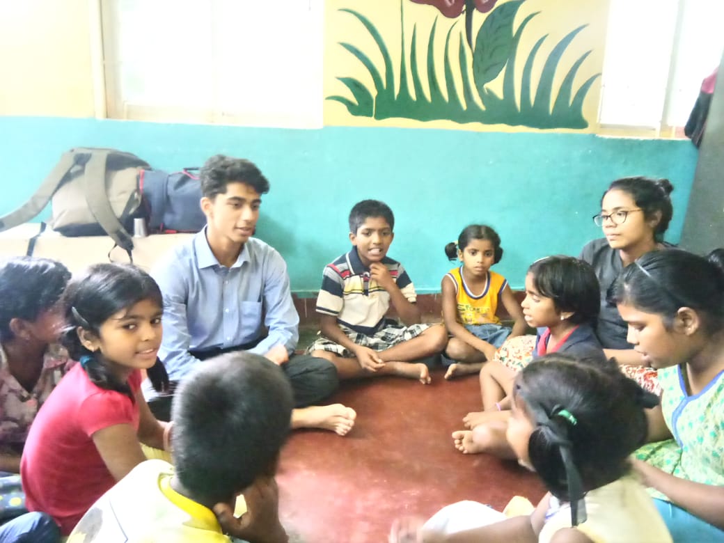 GenIB_Education's tweet photo. Our team went to the Asha Niliya orphanage in Bengaluru, India and had an amazing time playing and interacting with the kids! #generationIB #educationIB #CJCIBDP https://t.co/rOWr2TXS8C