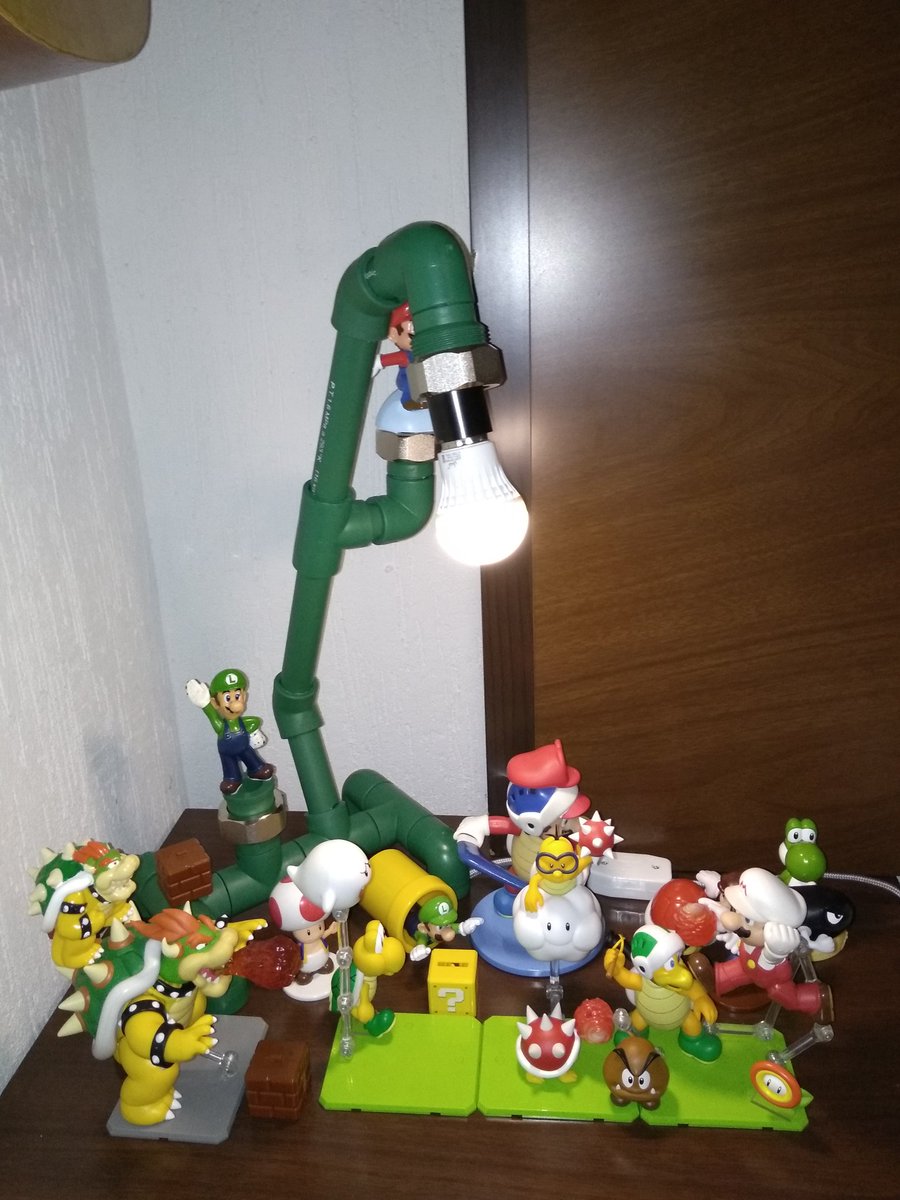 Mi hijo se enamoró de una lámpara de Mario que vio en internet, este fin me dediqué a hacerle la lámpara ya que no conseguí donde comprarla. Me gusta mucho cómo quedó.