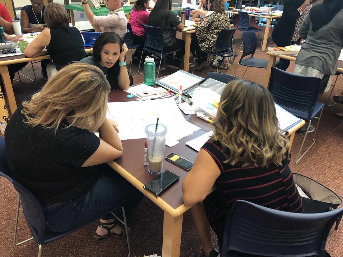 Carver_Tigers's tweet photo. AVID presentations with @MarilenMendez & @FontGina! @AVIDGISD #webuildleaders #repcarver https://t.co/CEJCUMtwLO