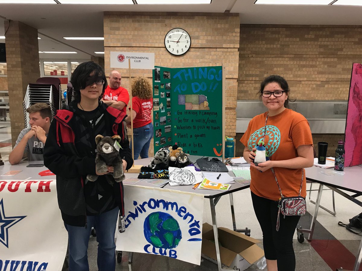 tessateacher's tweet photo. MSHS E-Club members building their club at Freshman Day! #mshsactivities #peerleaders @MSHSactivities https://t.co/NJL5Y9Jodr