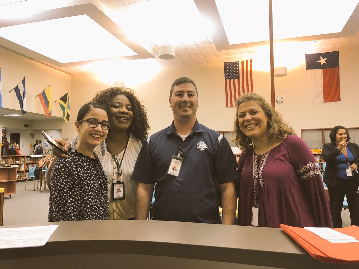 mrsdiaz_alief's tweet image. One machine can do the work of fifty ordinary men. No machine can do the work of one extraordinary man. #DinoLife #sneed3rdgrade @Aliefsneed @SneedLibrary @Kay_Tee_Jo