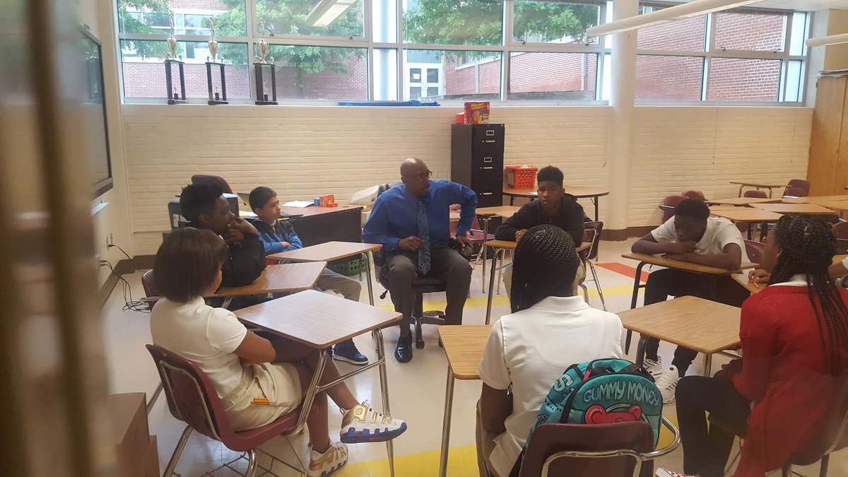 apsyoungms's tweet photo. SEL Community Circles - Each day at Young Middle starts with SEL community circles where we greet each other with a smile.  We're building safe communities in our classrooms and school wide!  #itsamovement. https://t.co/6I3AZF1L8t