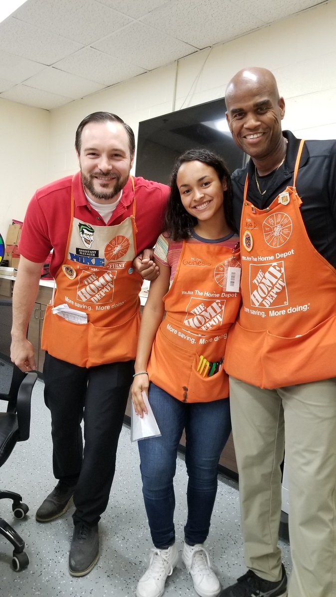 bocahomedepot's tweet photo. Specialty managers of store #0204 recognizing wonderful work by cashier Genesis, in getting 3 quality leads in a couple of days. Leads and services = #bigfatbonus #THD #BocaRatonHomeDepot https://t.co/VcesyeTHtU