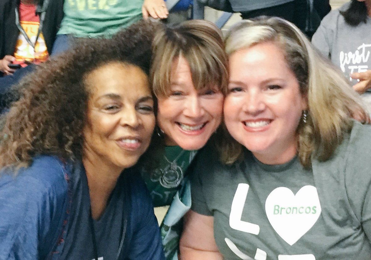 GPISD_nature's tweet photo. #flohillcharacter #GPISDConvocation #WeAreGPISD #GPISDleads2018 @Bridges_C @linnyreeves @ccapocci00 @boydsbugs @flohillpta https://t.co/KeEntFo7yB