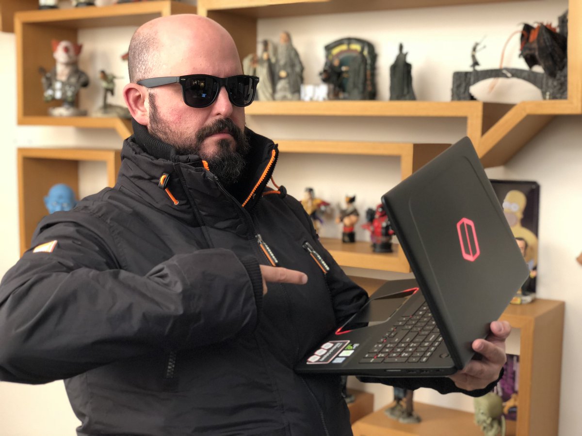 azaghal's tweet photo. Esse sim é um Master Race de respeito! #NotebookOdyssey com placa de vídeo GTX 1060! Dá pra gravar até Nerdplayer com ele, igual o dessa semana! #ad https://t.co/e4izKg1G0k