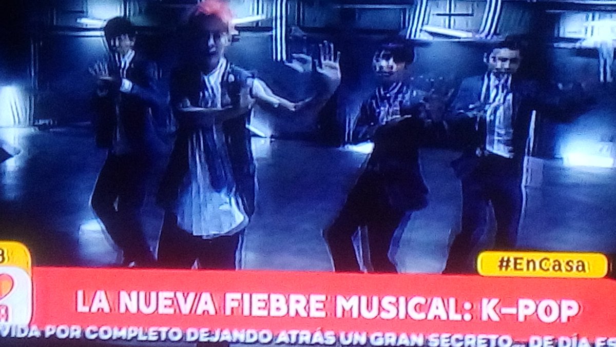 kaixodus's tweet photo. #EnCasa Dios, al fin algo del K-pop.  En Perú, pocos son los programas donde pasan algo de la música coreana y verlo se me vino la emoción. https://t.co/GH6rFF5ylX