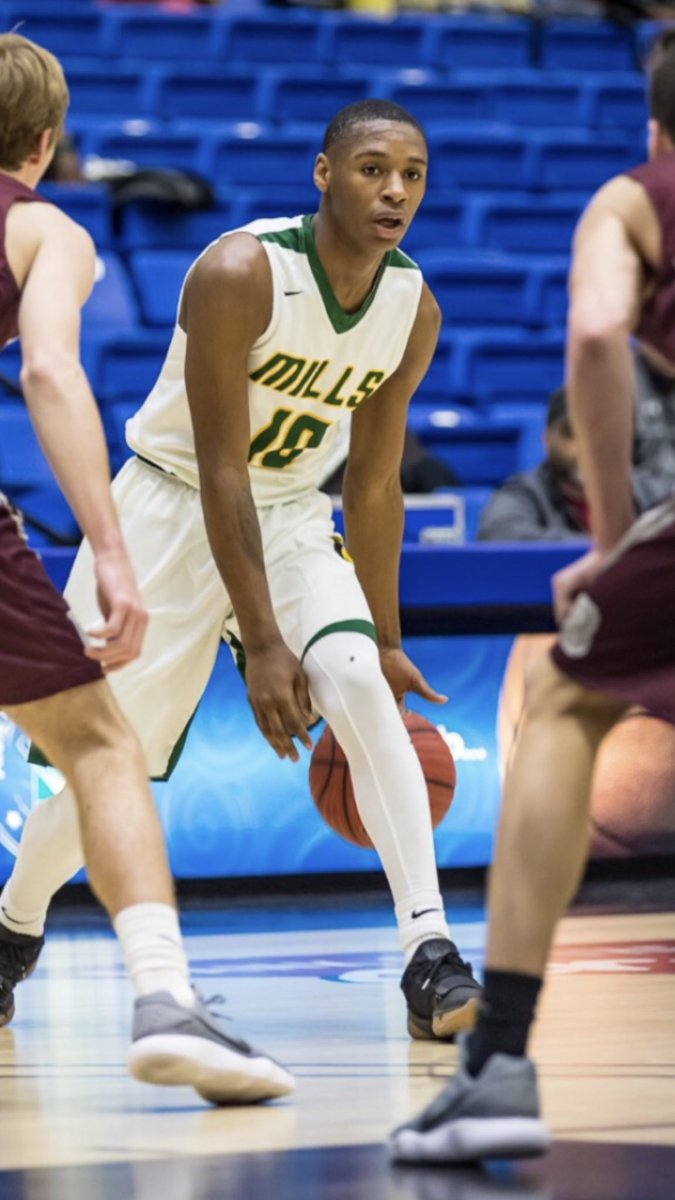 braider501's tweet photo. #MCM #EVERYDAMMONDAY #MYMADISON #MYHEARTBEAT #GOMILLSCOMETS 💛💚💛💚 https://t.co/hwLnFp8NwH
