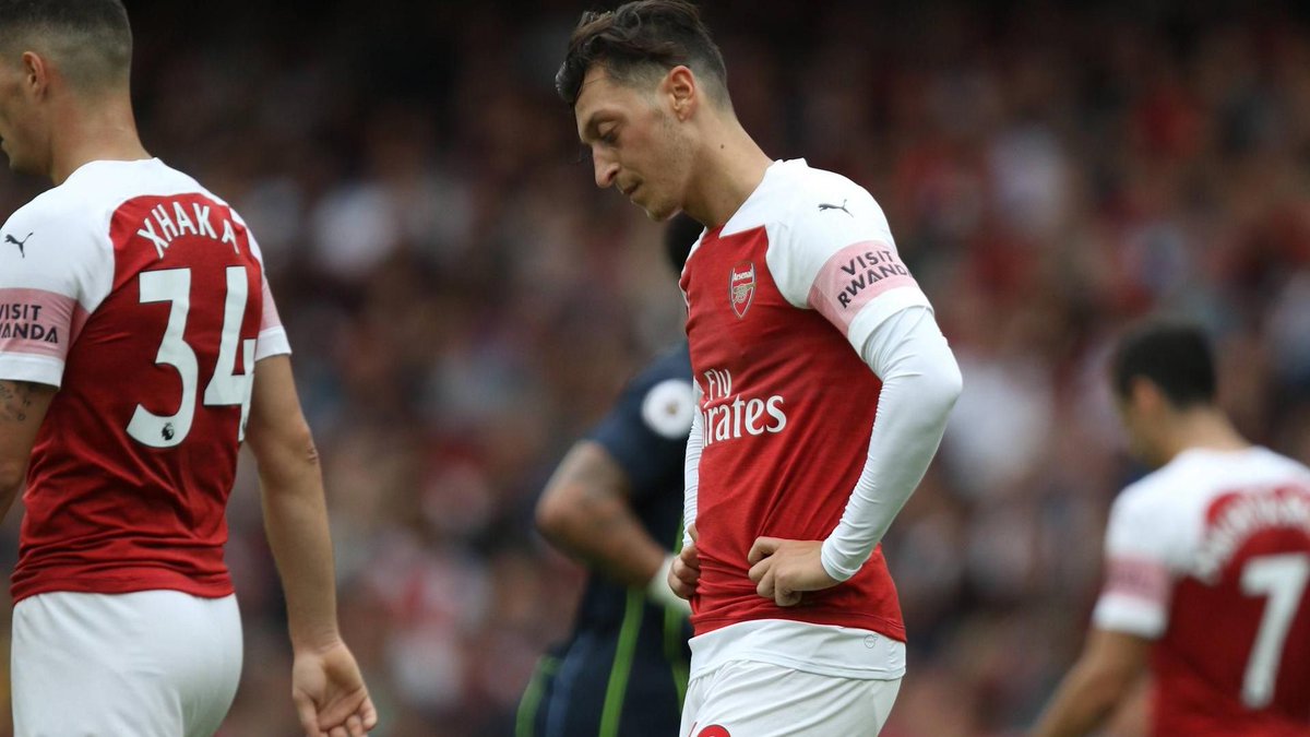 tonline's tweet photo. „Keine Qualität, keine Einstellung – nichts!“ Die englische Presse übt nach der 0:2-Pleite von @Arsenal zum Saisonstart gegen @ManCity massive Kritik an @MesutOzil1088! #afcvcity https://t.co/8Ujw76qeLk https://t.co/sJ1gROknsn