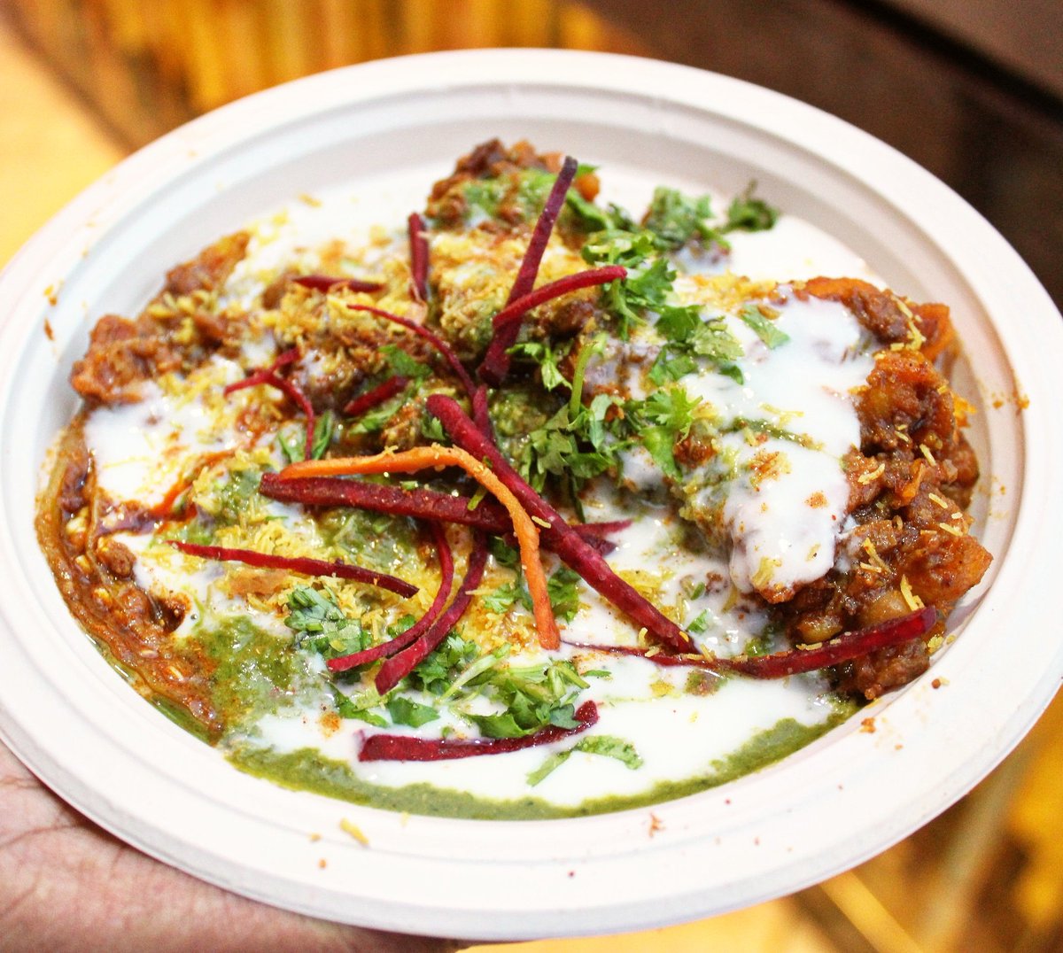 jmcdelicacy's tweet photo. Do you like ✳️DAHI BHALLA✳️? 
Potato balls are fried and then served with curd, and chopped vegetables.
☑️☑️☑️
FOLLOW:
@jmcdelicacy
@jmcdelicacy 
@jmcdelicacy
 ☑️☑️

#dahibhalla #dahibhallachaat #jainamohancaterers #jmcdelicacy #food #Yummy #tasty #Foodie #FoodPorn https://t.co/pApSSJzXWN
