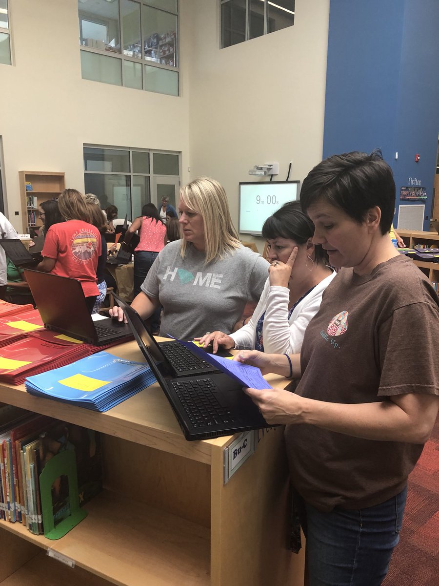 shineontech's tweet photo. First day with teachers @NorthPointeA5. Goosechase with all different tech activities! #iamthepointe  @AndersonFive #vision5 https://t.co/YViFP07if7