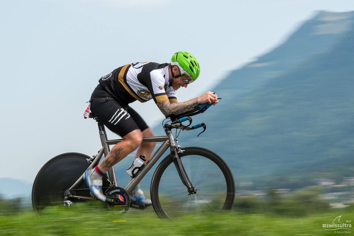 SportUnder's tweet photo. Découvrez Matthieu Hiltenbrand, un ultra-triathlète qui participe à partir de mercredi à un déca-ironman continu. Ce #Triathlon est long de 38km de #natation, 1800km de #cyclisme et 421,95km de #running. Une histoire hors du commun.
➡️https://t.co/G59Y9r3vQd
#sport #ironman https://t.co/YyFv967Oc6