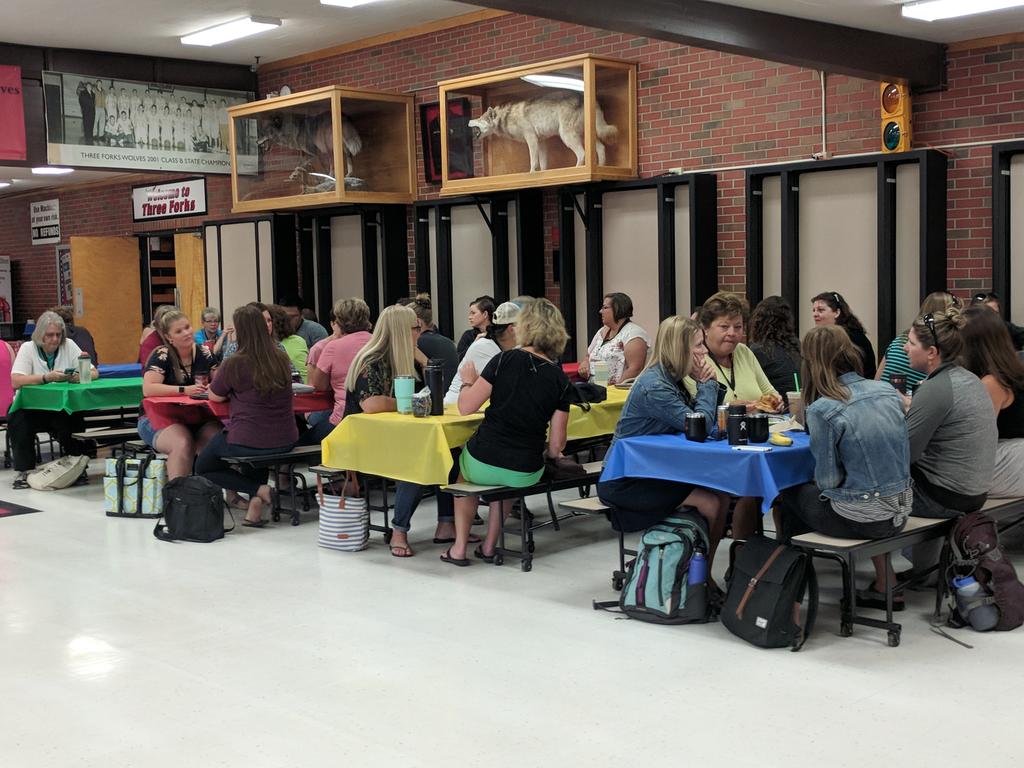 TechnovatorEDU's tweet photo. Threeforks & #beyondthechalk kick off #tfgooglefest with keynote @KristinZiemke.
@NVradenburg @nmangum @crewsertech @DeanPhillipsMT #mtedchat #edtech https://t.co/b7VmfD3XJD