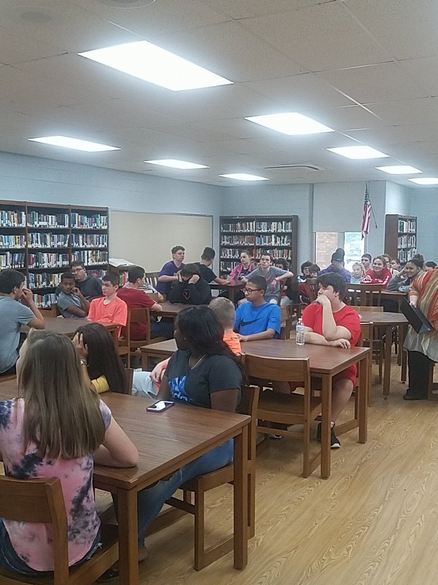 CavernaGuidance's tweet photo. Caverna Class of 2022 having their first class meeting of high school!!! #ClimbDeeper #chs #purplepride. @CavernaHighSch1 https://t.co/Mz6tdgZAyA