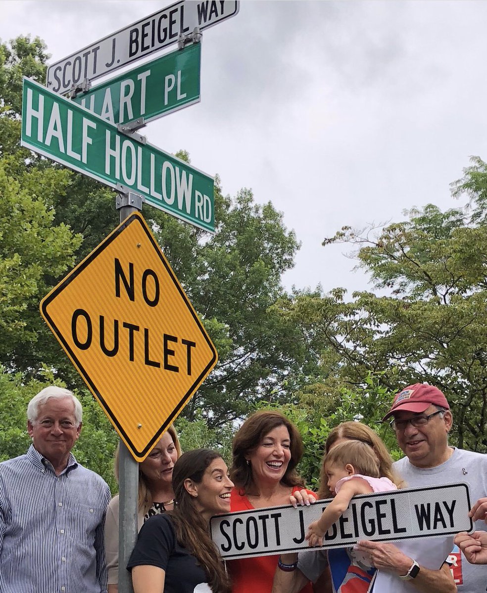 SouthShore_Dems's tweet photo. Many gathered in Dix Hills, Long Island over the weekend to honor slain Parkland teacher, Scott Beigel. The street where Scott grew up was dedicated as โScott Beigel Wayโ on Saturday.
#Parkland #StonemanDouglas #ScottBeigel #DixHills https://t.co/br2Qt3dNTM