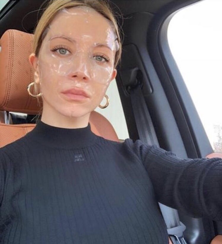 Principle_Brand's tweet photo. Founder of @magicstripescom, Natalie Franz masking on the way to work with the Hyaluronic Intensive Treatment Mask💁🏻👌🏾 The powerful moisturizing Hydrogel Mask with Hyaluronic Acid instantly fills and smoothes wrinkles, firming the skin. #LivingBeauty https://t.co/Cl2Rd1hMil