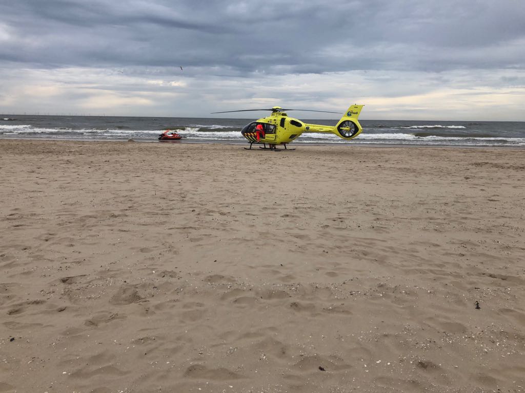 Reanimatie van drenkeling op het strand van Bergen aan Zee: De Reddingsbrigade Bergen heeft zondag 12 augustus een drenkeling gereanimeerd op het strand van Bergen aan Zee. Met assistentie van RB Egmond, Ambulance dienst, Politie en ... - reddingsbrigade-bergen.nl/reanimatie-van…