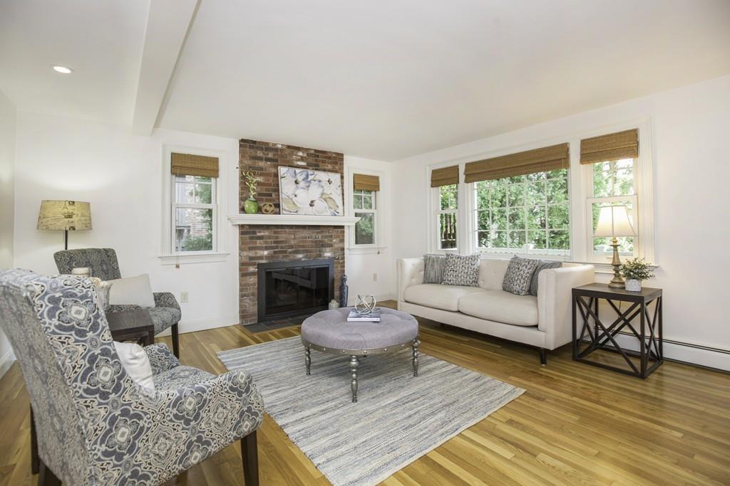 ParkwayRE's tweet image. How much for a Cape Cod-style house on a dead-end street in Arlington Heights?
What/where: A Cape Cod-style house off Summer Street in Arlington’s Arlington Heights
Square footage: 1,910
#whatPREfindsandshares
#Arlington
#CapeCodStyle
boston.curbed.com/2018/8/13/1767…