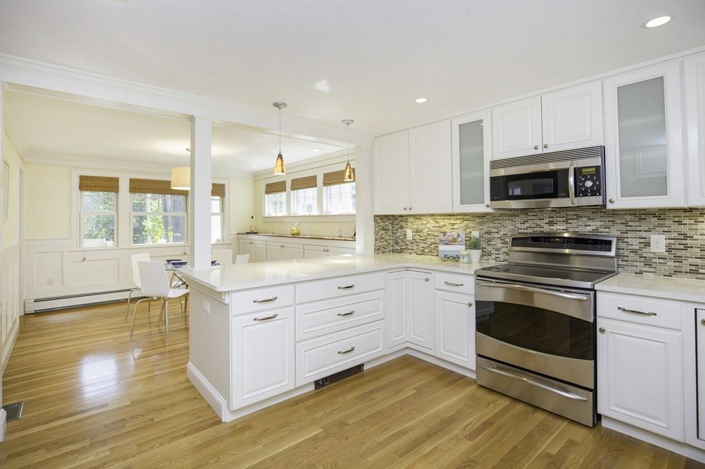 ParkwayRE's tweet image. How much for a Cape Cod-style house on a dead-end street in Arlington Heights?
What/where: A Cape Cod-style house off Summer Street in Arlington’s Arlington Heights
Square footage: 1,910
#whatPREfindsandshares
#Arlington
#CapeCodStyle
boston.curbed.com/2018/8/13/1767…