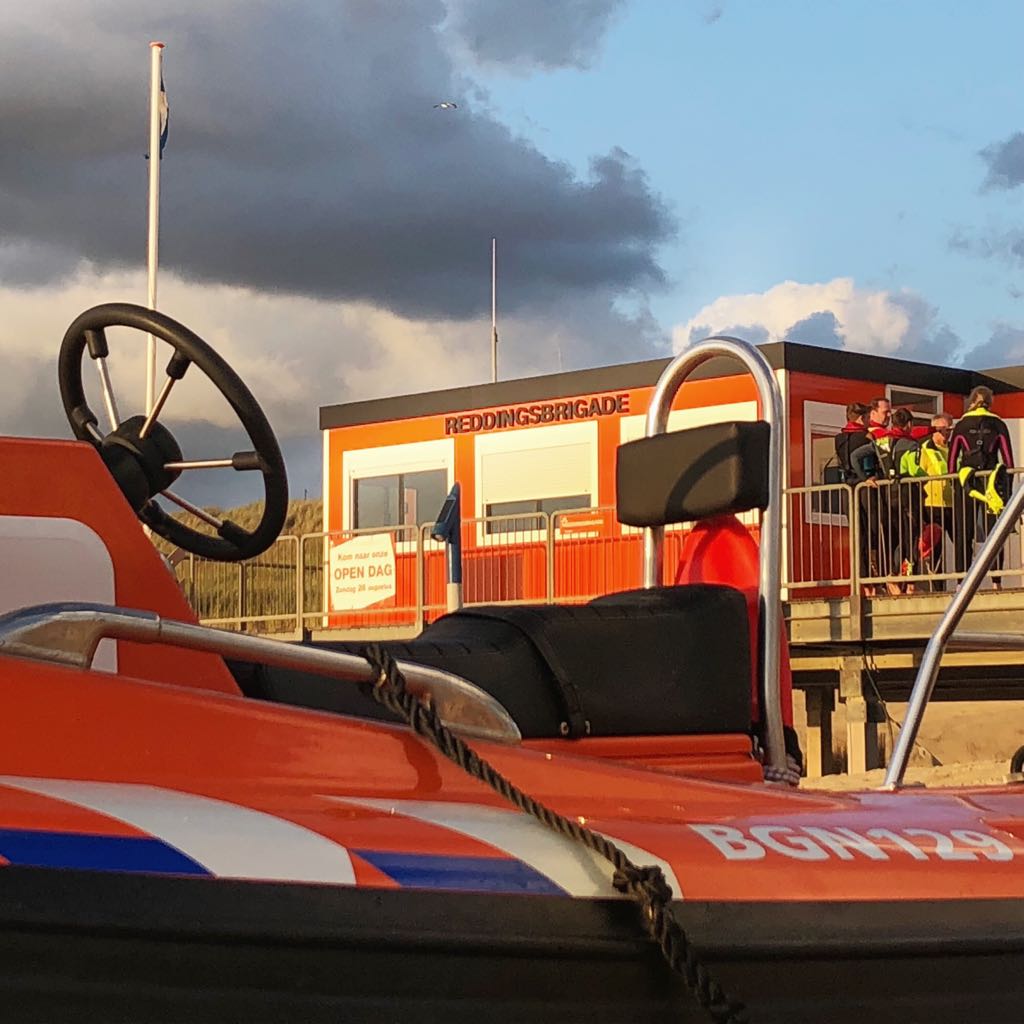 Opendag Reddingsbrigade: 

Ervaar het werk van een Lifeguard, beleef hoe het is om in een reddingsboot te varen, rijd mee met de Strandambulance/ Lifeguard auto en kijk mee naar het reilen en zeilen in de reddingspost. KOM naar de ... - reddingsbrigade-bergen.nl/opendag-reddin…