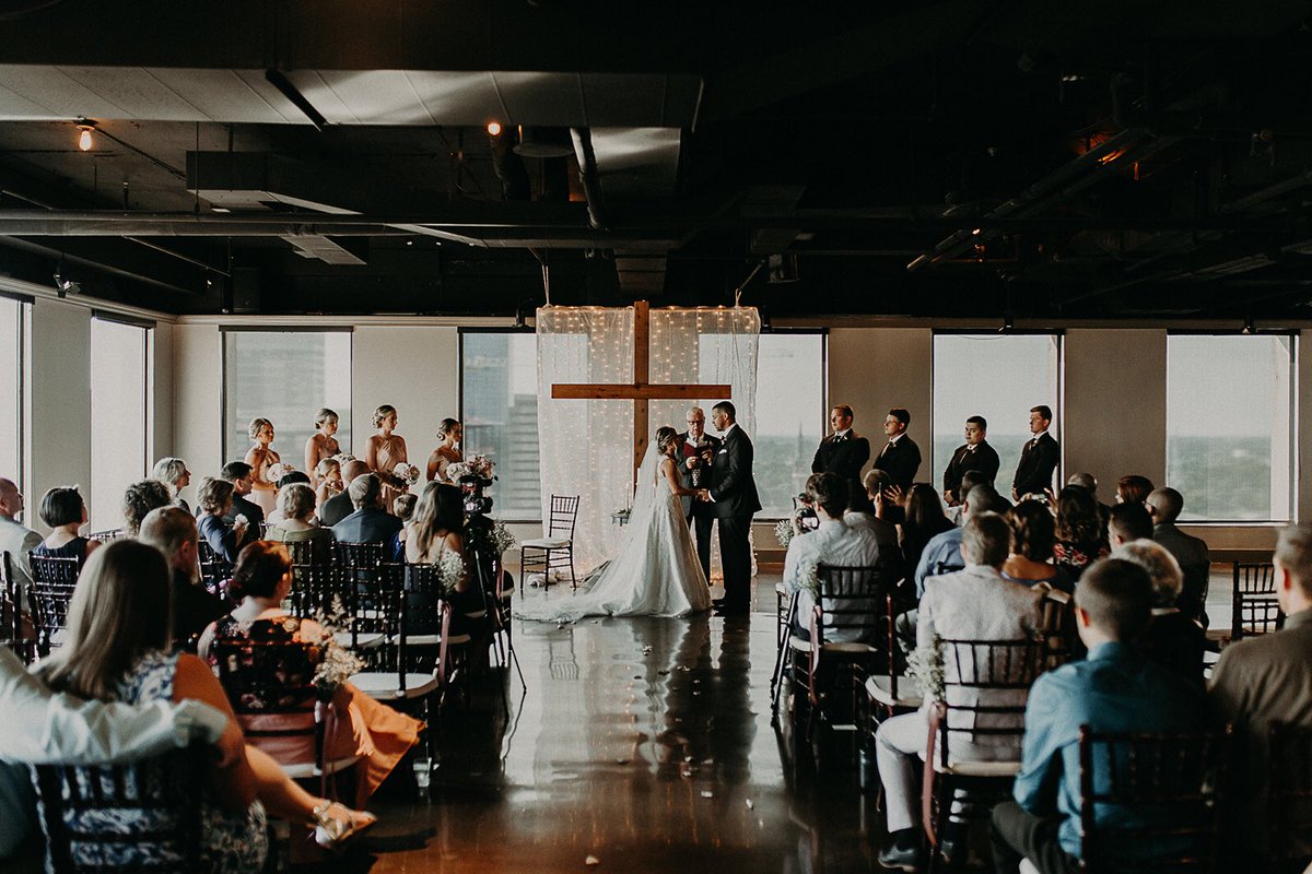 themaneonmain's tweet photo. say “I do” at the venue with a view💍

📸photography by Rachel Adkins https://t.co/fnAvmqcpmi