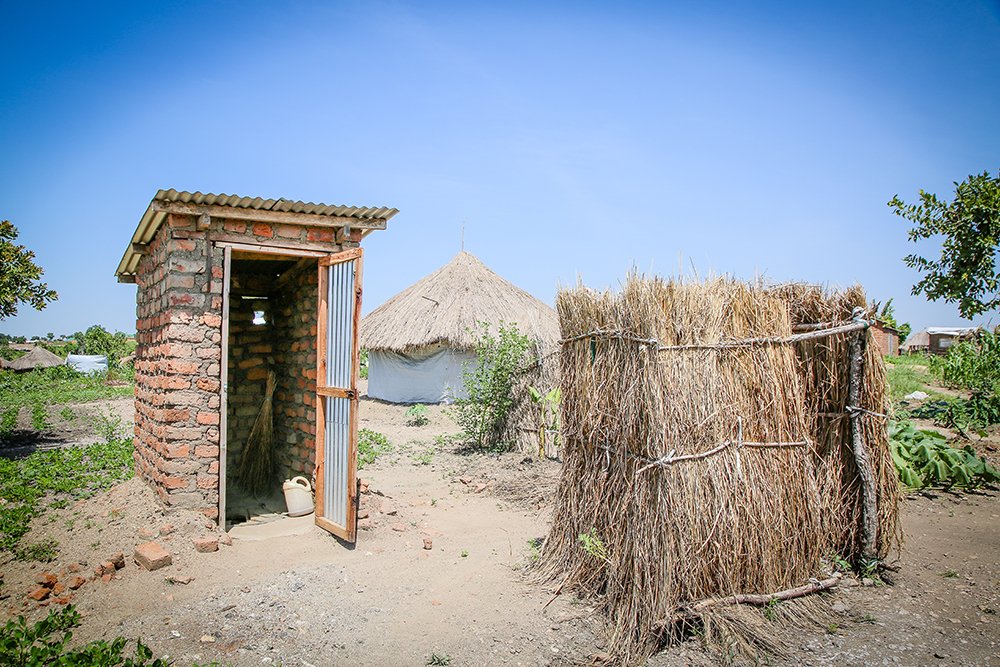 worldrenew_eamt's tweet photo. #PrayMonday Join us in praying for those living in Bidibidi without proper access to latrines. Pray for the most vulnerable families and for those dealing with trauma and pain that their faith may be strengthened and their war wounds healed @worldrenew_net https://t.co/wnBkvx1B9P https://t.co/VufbtsZRjx