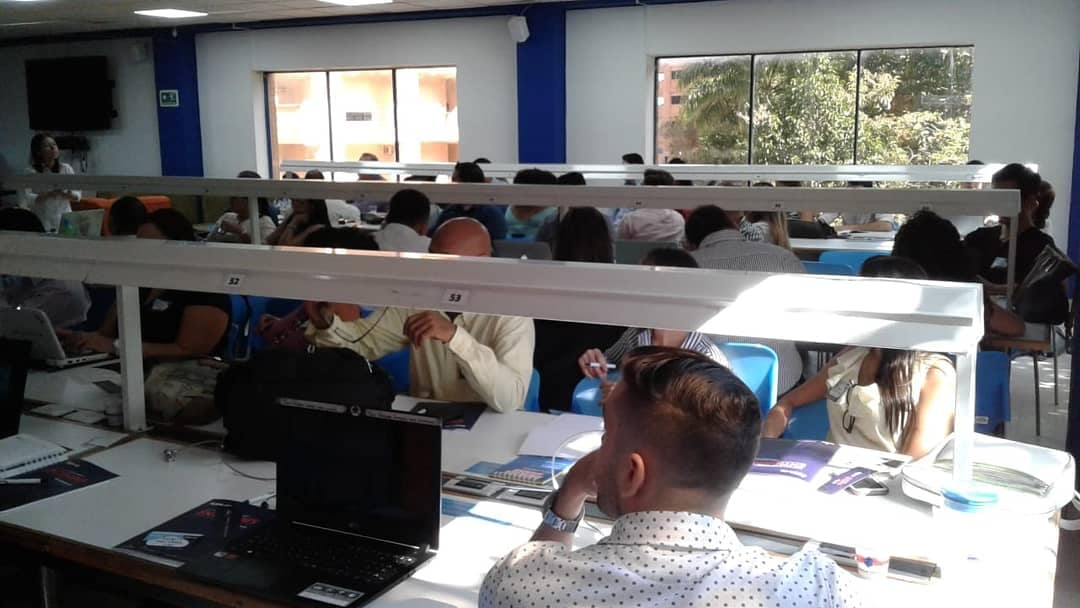 puntestrategico's tweet photo. ¡Hoy en #Bucaramanga! Seguimos en entrenamiento para recibir la transferencia de la metodología de la fase Descubrimiento de Negocios Digitales @AppsCo @Ministerio_TIC , con el apoyo de su operador nacional #PuntoEstrategico.
#AppsCoPorColombia #AppsCoEsEmprendimiento https://t.co/naLMKkGpRT