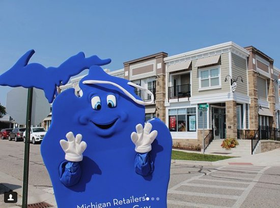 MichRetail's tweet photo. Need a weekend side job? We pay $13/hour to send you to parades and festivals. All you have to do is wear our @BuyNearbyMI mascot costume! Apply now to spread the shop-local message: rschrauben@retailers.com Preferred: Lansing area-based. https://t.co/Qzmj8hXWdu
