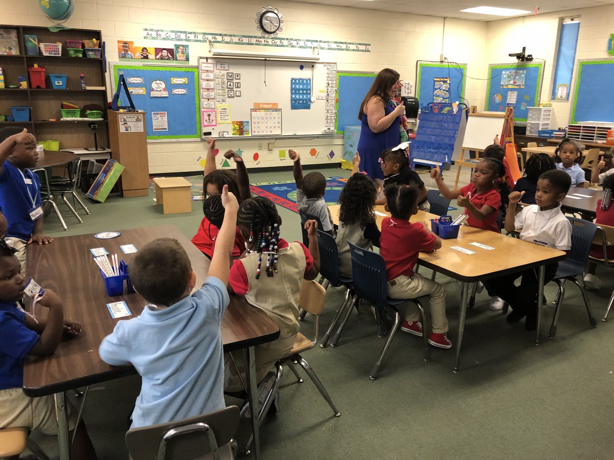 jlodonog's tweet photo. Formative Assessment can be built into each segment of your day and is as easy as a โthumbs up!โ @Schultzie728 uses this method to assess readiness before a transistion. #vcsvpk @WestsideVCS #firstdayhooray https://t.co/kEdWLTitjw