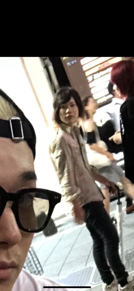 𝗝𝗜𝗡 𝗞𝗔𝗪𝗔𝗚𝗨𝗖𝗛𝗜 ドンキホーテで1000円で買ったサングラスをつけています