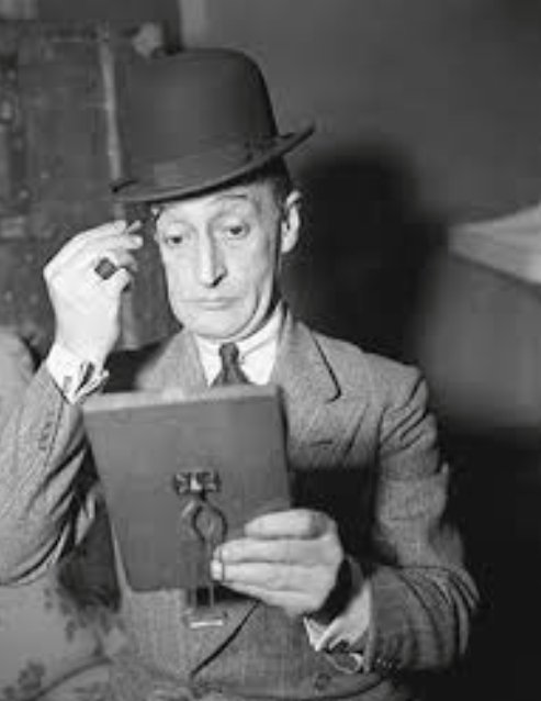 Rafagrodoro's tweet image. "Quando hai a che fare con una persona 
che si crede superiore agli altri e ne è 
fermamente convinta, ridici sopra 
e assecondala perché non è bello rovinare 
i sogni di un idiota" !
Totò

#PerleDiPensiero