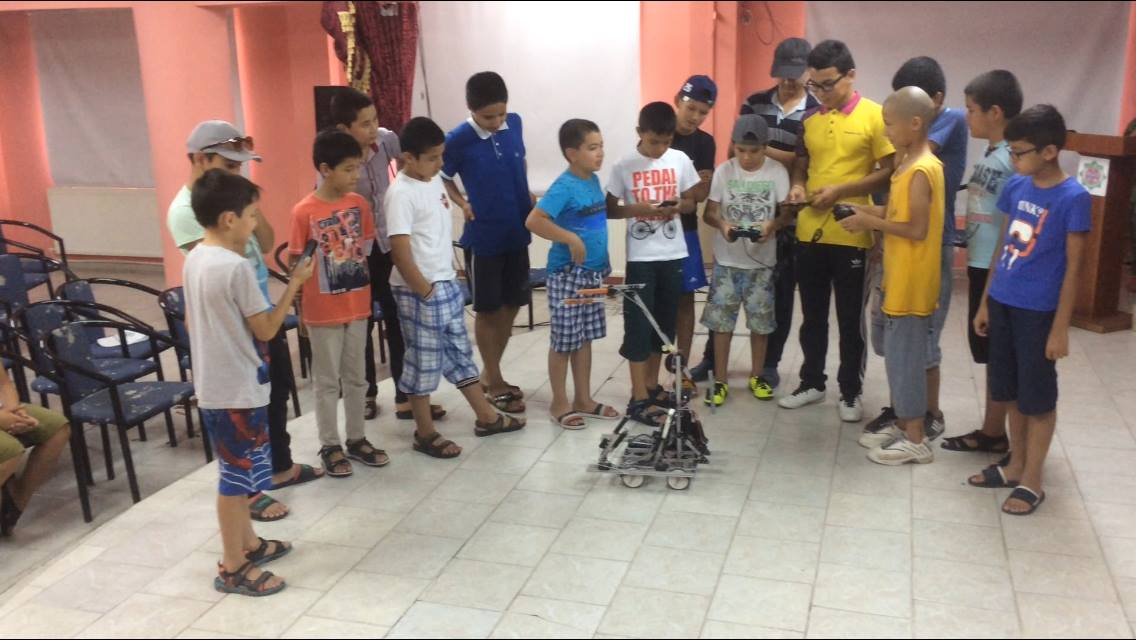 F1RSTglobal's tweet photo. Inventing the future of technology starts with supporting the brightest young minds of today. Our teams are using their @Qualcomm powered robots to not only compete in #FGC2018, but to also spread #STEM and robotics within their communities. https://t.co/LiamaqQh2F