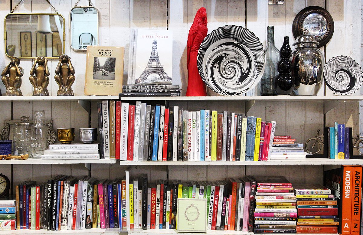 maison11234's tweet photo. Indulge in some light reading #MaisonMidiStyle https://t.co/uZ9udoddIx